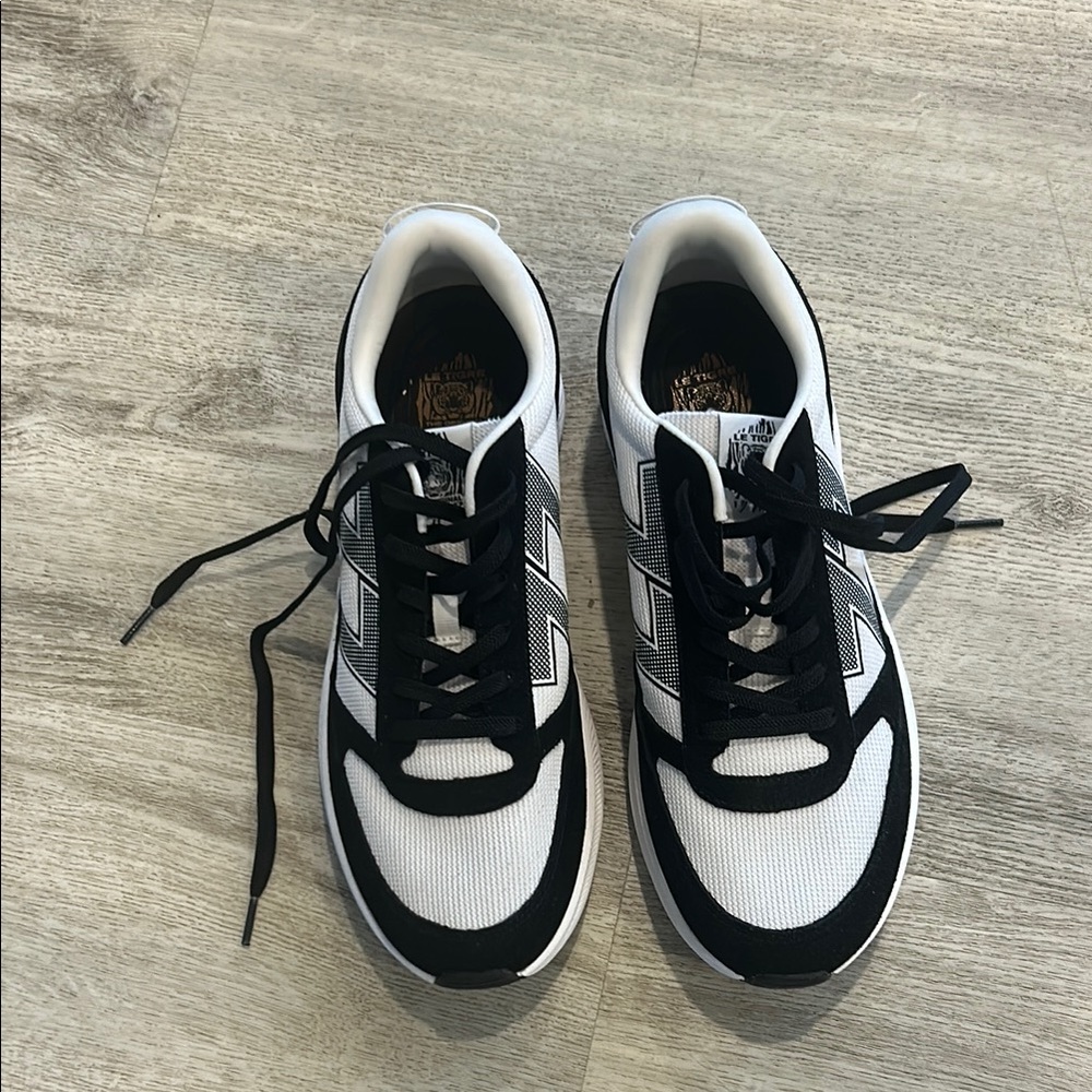 Never Worn Le Tigre Black and White Classic Sneakers